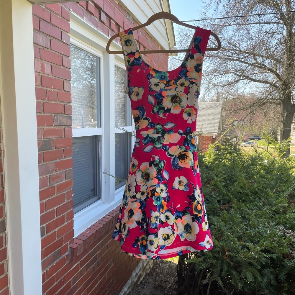💜Cute crisscross back dress!💜